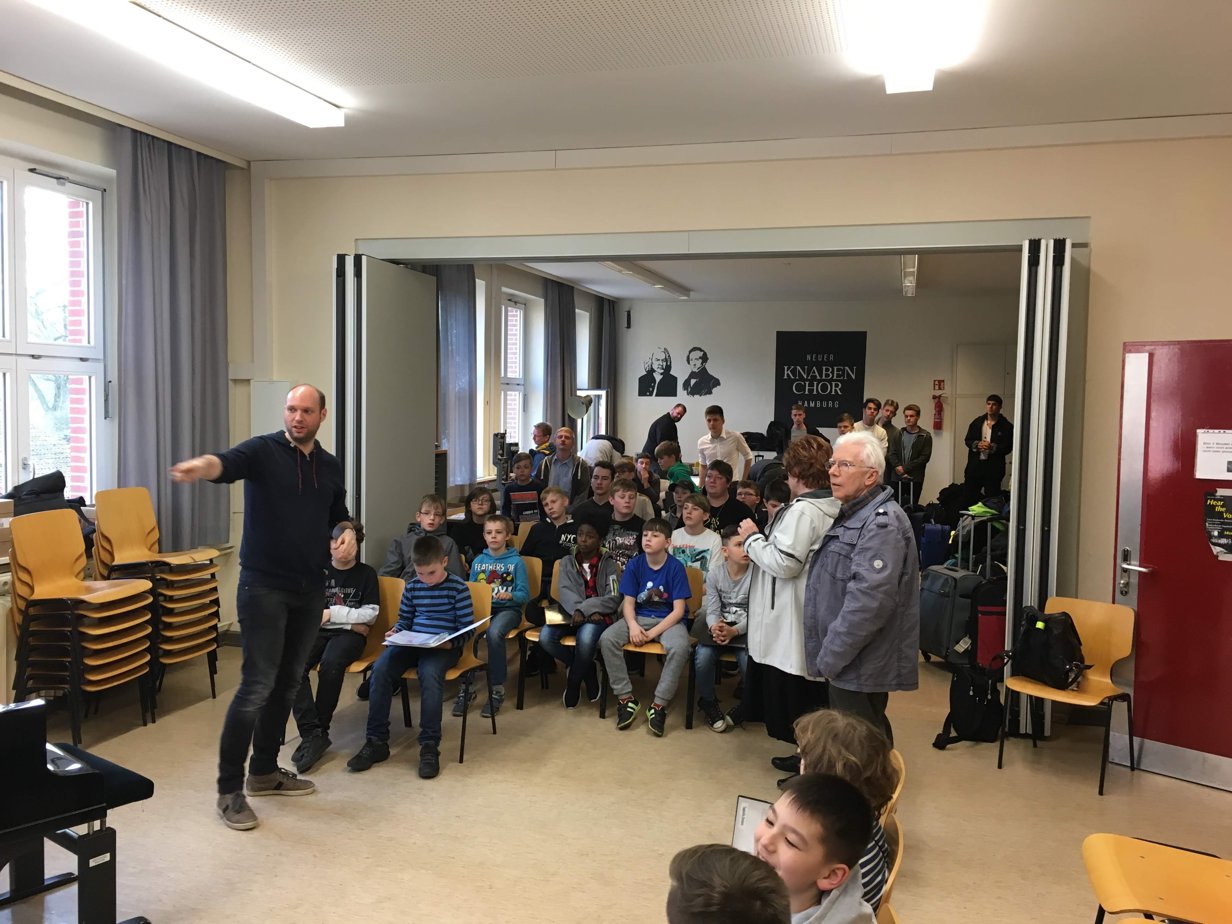 Der Knabenchor der Singakademie Frankfurt Oder zu Gast in unserem Chorraum